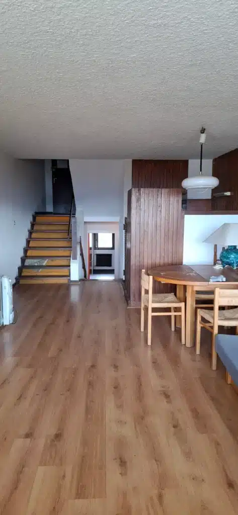 Visite de bien avant travaux, appartement dans les années 80 à rénover en station de montagne